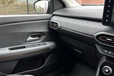 YS74ZTP Dacia Jogger 1.6 HEV Extreme 5dr Auto Thumbnail #44