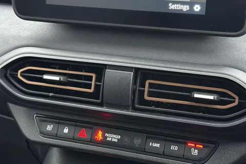 YS74ZTP Dacia Jogger 1.6 HEV Extreme 5dr Auto Thumbnail #45