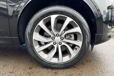 GY22JJX Land Rover Discovery Sport 2.0 D200 MHEV R-Dynamic HSE Auto 4WD Euro 6 (s/s) 5dr Thumbnail #7