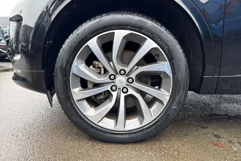 GY22JJX Land Rover Discovery Sport 2.0 D200 MHEV R-Dynamic HSE Auto 4WD Euro 6 (s/s) 5dr Thumbnail #24