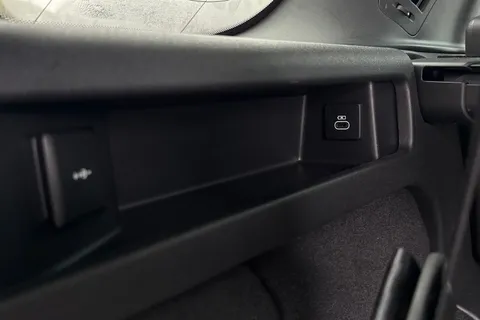 GY22JJX Land Rover Discovery Sport 2.0 D200 MHEV R-Dynamic HSE Auto 4WD Euro 6 (s/s) 5dr Thumbnail #42