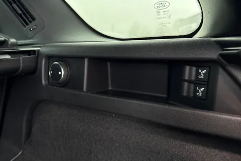 GY22JJX Land Rover Discovery Sport 2.0 D200 MHEV R-Dynamic HSE Auto 4WD Euro 6 (s/s) 5dr Thumbnail #43