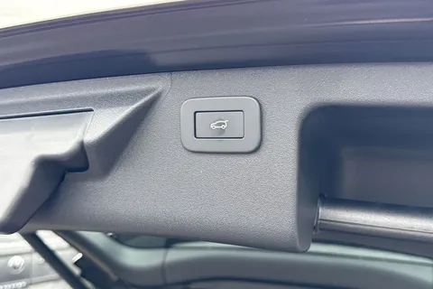 GY22JJX Land Rover Discovery Sport 2.0 D200 MHEV R-Dynamic HSE Auto 4WD Euro 6 (s/s) 5dr Thumbnail #44