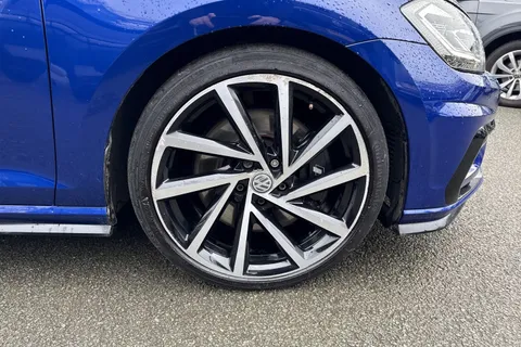 LD19WNR Volkswagen Golf 2.0 TSI 300 R 5dr 4MOTION DSG | Heated Seats | Adaptive Cruise Thumbnail #10