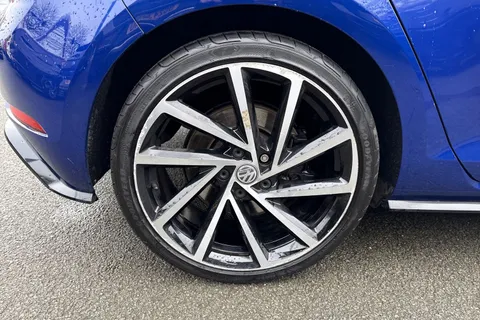 LD19WNR Volkswagen Golf 2.0 TSI 300 R 5dr 4MOTION DSG | Heated Seats | Adaptive Cruise Thumbnail #11