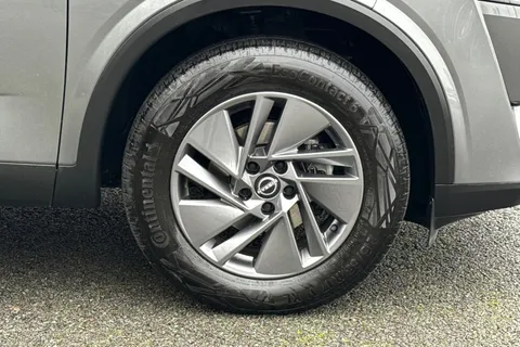 DV72MGY Nissan Qashqai 1.3 DIG-T MHEV Acenta Premium XTRON Euro 6 (s/s) 5dr Thumbnail #10
