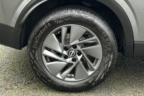 DV72MGY Nissan Qashqai 1.3 DIG-T MHEV Acenta Premium XTRON Euro 6 (s/s) 5dr Thumbnail #11