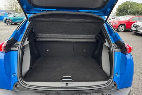 MK22UEO PEUGEOT e-2008 50kWh GT Premium Auto 5dr (7kW Charger) Thumbnail #7