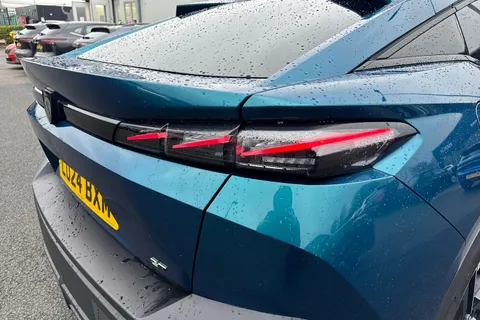 31 of 66 for PEUGEOT 408 1.2 PureTech GT Fastback EAT Euro 6 (s/s) 5dr