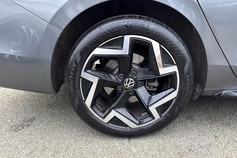 10 of 54 for Volkswagen Passat 1.5 eTSI R-Line 5dr DSG | Adaptive Cruise Control | Tow Bar