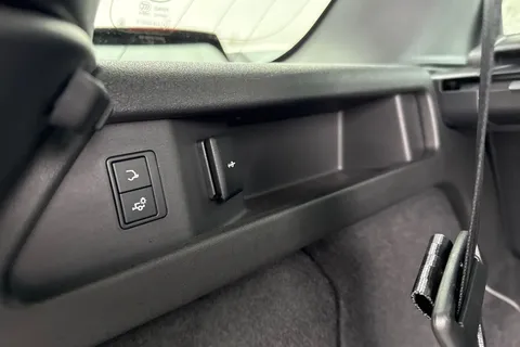 BG22UFY Land Rover Discovery Sport 2.0 D200 MHEV R-Dynamic SE Auto 4WD Euro 6 (s/s) 5dr Thumbnail #33