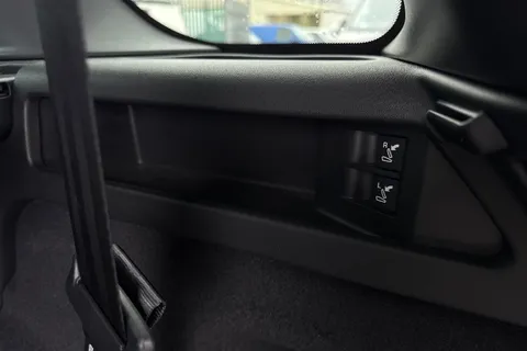 BG22UFY Land Rover Discovery Sport 2.0 D200 MHEV R-Dynamic SE Auto 4WD Euro 6 (s/s) 5dr Thumbnail #34