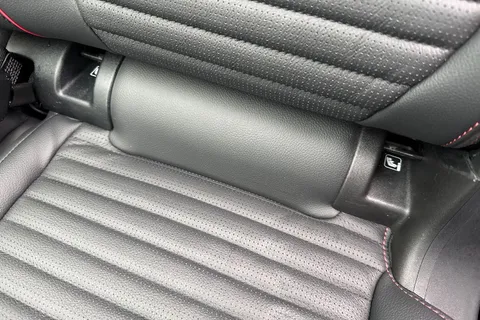 BG22UFY Land Rover Discovery Sport 2.0 D200 MHEV R-Dynamic SE Auto 4WD Euro 6 (s/s) 5dr Thumbnail #36