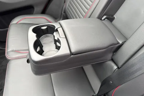 BG22UFY Land Rover Discovery Sport 2.0 D200 MHEV R-Dynamic SE Auto 4WD Euro 6 (s/s) 5dr Thumbnail #37