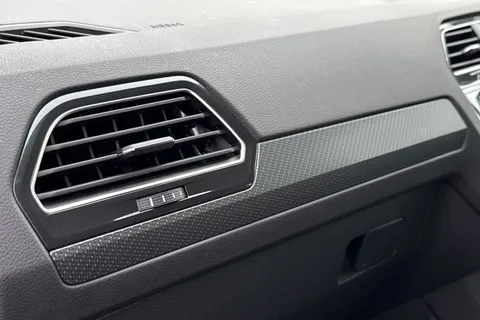 ML72OTA Volkswagen Tiguan 2.0 TSI 4Motion R-Line 5dr DSG Thumbnail #38