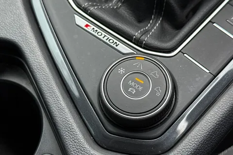 ML72OTA Volkswagen Tiguan 2.0 TSI 4Motion R-Line 5dr DSG Thumbnail #47