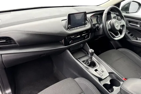 YG72UEK Nissan Qashqai 1.3 DIG-T MHEV Acenta Premium Euro 6 (s/s) 5dr Thumbnail #16