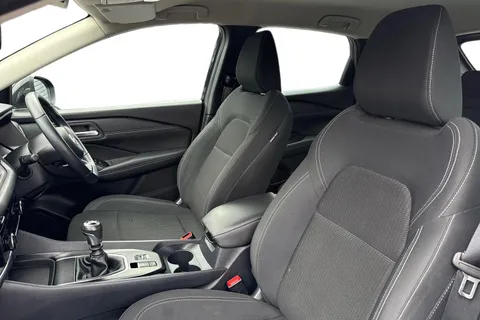 YG72UEK Nissan Qashqai 1.3 DIG-T MHEV Acenta Premium Euro 6 (s/s) 5dr Thumbnail #17