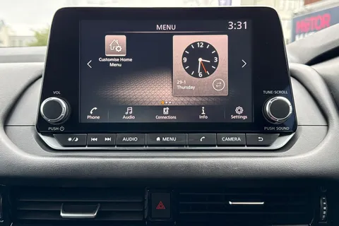 YG72UEK Nissan Qashqai 1.3 DIG-T MHEV Acenta Premium Euro 6 (s/s) 5dr Thumbnail #18