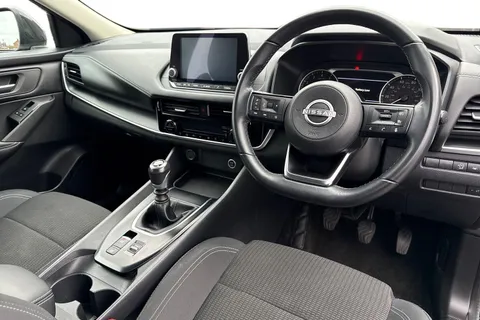 YG72UEK Nissan Qashqai 1.3 DIG-T MHEV Acenta Premium Euro 6 (s/s) 5dr Thumbnail #19