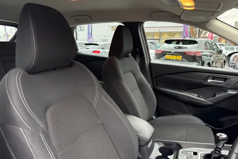 YG72UEK Nissan Qashqai 1.3 DIG-T MHEV Acenta Premium Euro 6 (s/s) 5dr Thumbnail #25