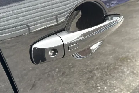 YG72UEK Nissan Qashqai 1.3 DIG-T MHEV Acenta Premium Euro 6 (s/s) 5dr Thumbnail #29