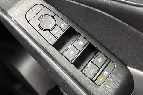 YG72UEK Nissan Qashqai 1.3 DIG-T MHEV Acenta Premium Euro 6 (s/s) 5dr Thumbnail #36