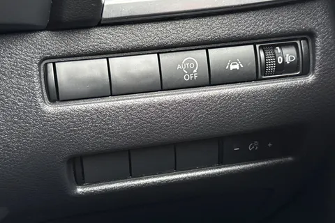 YG72UEK Nissan Qashqai 1.3 DIG-T MHEV Acenta Premium Euro 6 (s/s) 5dr Thumbnail #37