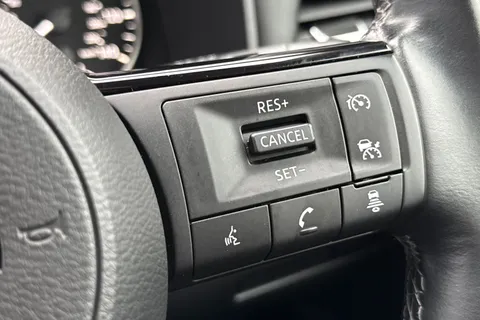 YG72UEK Nissan Qashqai 1.3 DIG-T MHEV Acenta Premium Euro 6 (s/s) 5dr Thumbnail #38