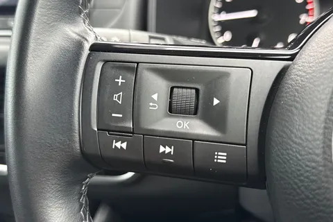 YG72UEK Nissan Qashqai 1.3 DIG-T MHEV Acenta Premium Euro 6 (s/s) 5dr Thumbnail #41