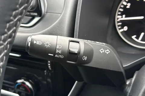 YG72UEK Nissan Qashqai 1.3 DIG-T MHEV Acenta Premium Euro 6 (s/s) 5dr Thumbnail #42