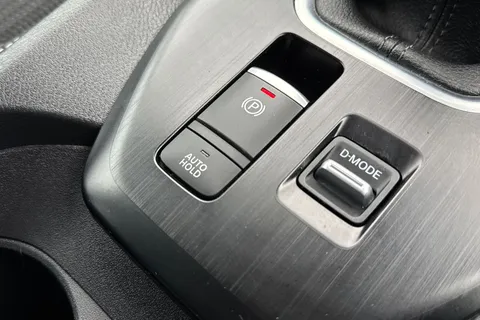 YG72UEK Nissan Qashqai 1.3 DIG-T MHEV Acenta Premium Euro 6 (s/s) 5dr Thumbnail #44