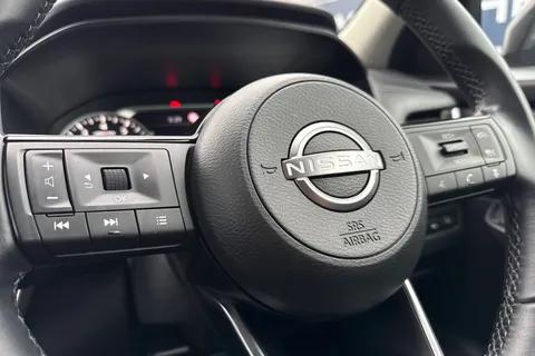 YG72UEK Nissan Qashqai 1.3 DIG-T MHEV Acenta Premium Euro 6 (s/s) 5dr Thumbnail #46