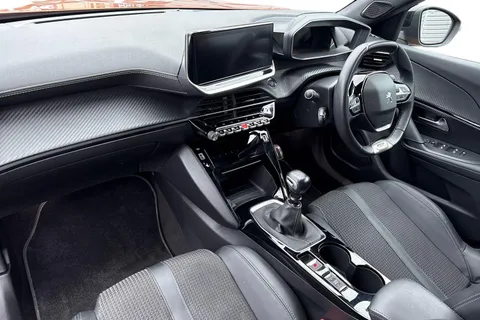 PL72WPM PEUGEOT 2008 1.2 PureTech GT Euro 6 (s/s) 5dr Thumbnail #16