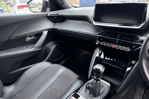 PL72WPM PEUGEOT 2008 1.2 PureTech GT Euro 6 (s/s) 5dr Thumbnail #21