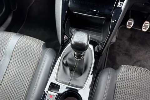 PL72WPM PEUGEOT 2008 1.2 PureTech GT Euro 6 (s/s) 5dr Thumbnail #24