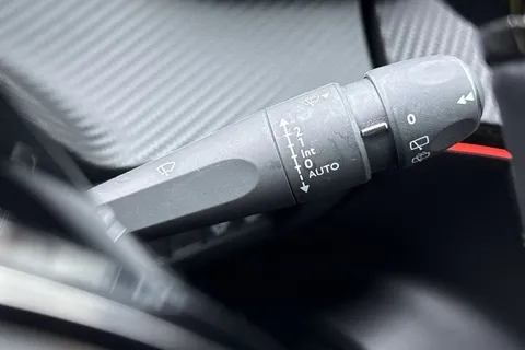 PL72WPM PEUGEOT 2008 1.2 PureTech GT Euro 6 (s/s) 5dr Thumbnail #45