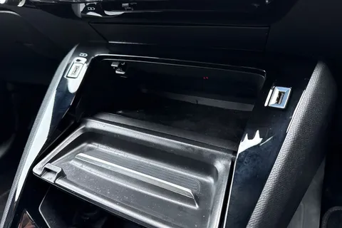 PL72WPM PEUGEOT 2008 1.2 PureTech GT Euro 6 (s/s) 5dr Thumbnail #51