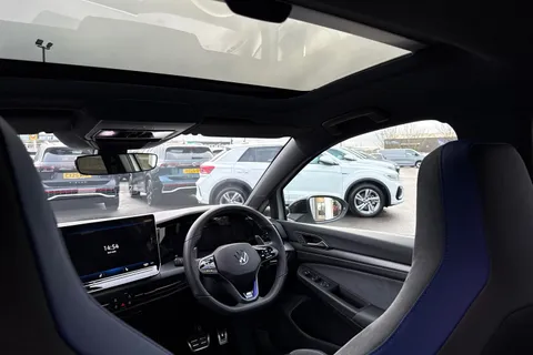 CX75KLK Volkswagen Golf 2.0 TSI 333 R Black Edition 4M DSG⭐19' Warmenau Alloy, DCC, Panoramic Sunro Thumbnail #38