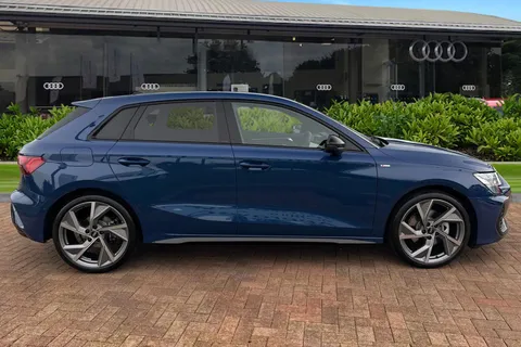 BN25ZJU Audi A3 Black Edition 35 TFSI  150 PS S tronic Thumbnail #4