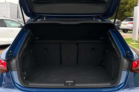 BN25ZJU Audi A3 Black Edition 35 TFSI  150 PS S tronic Thumbnail #7