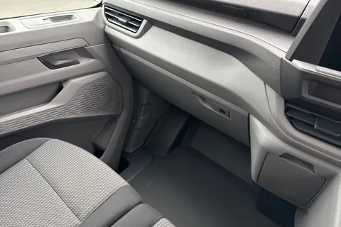 DC75CZF Volkswagen Transporter 2.0 TDI 110 Commerce Pro Van Thumbnail #20