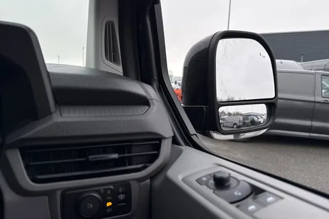 DC75CZF Volkswagen Transporter 2.0 TDI 110 Commerce Pro Van Thumbnail #21