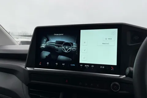 DC75CZF Volkswagen Transporter 2.0 TDI 110 Commerce Pro Van Thumbnail #22