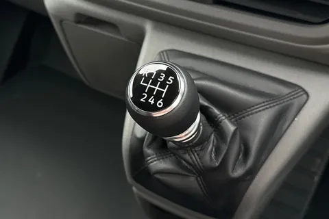 DC75CZF Volkswagen Transporter 2.0 TDI 110 Commerce Pro Van Thumbnail #23