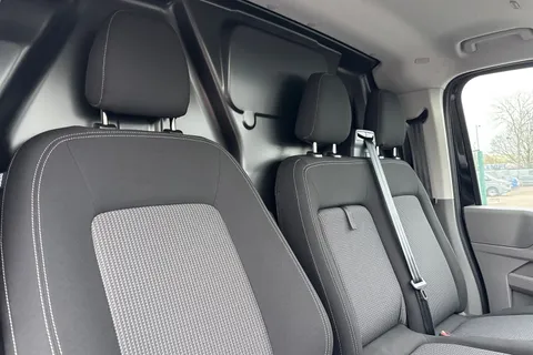 DC75CZF Volkswagen Transporter 2.0 TDI 110 Commerce Pro Van Thumbnail #24