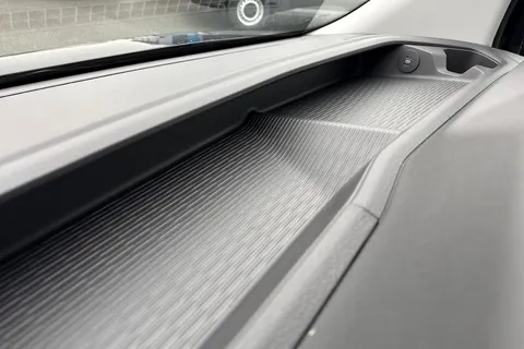 DC75CZF Volkswagen Transporter 2.0 TDI 110 Commerce Pro Van Thumbnail #33