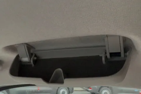 DC75CZF Volkswagen Transporter 2.0 TDI 110 Commerce Pro Van Thumbnail #34