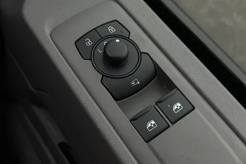 DC75CZF Volkswagen Transporter 2.0 TDI 110 Commerce Pro Van Thumbnail #41