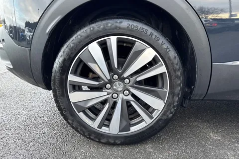YD69HWZ PEUGEOT 3008 1.2 PureTech GT Line Premium Euro 6 (s/s) 5dr Thumbnail #11